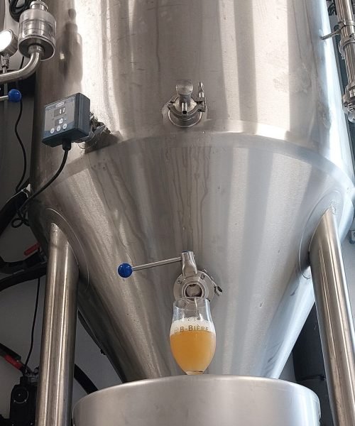 fermenteur avec un fut en dessous